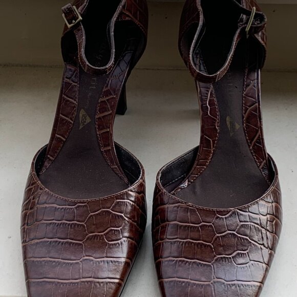EasySpirit Brown Crocodile Scarpin - Picture 2 of 5